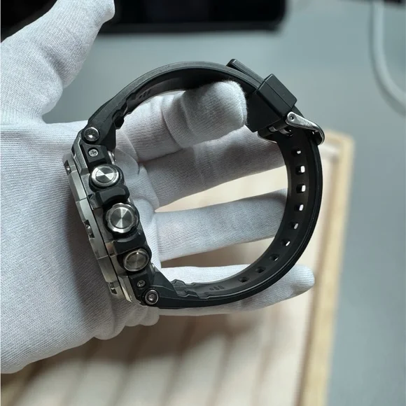 Casio G-Shock Men’s Black Resin Strap and Silver Tough Solar Watch - Picture 6 of 9